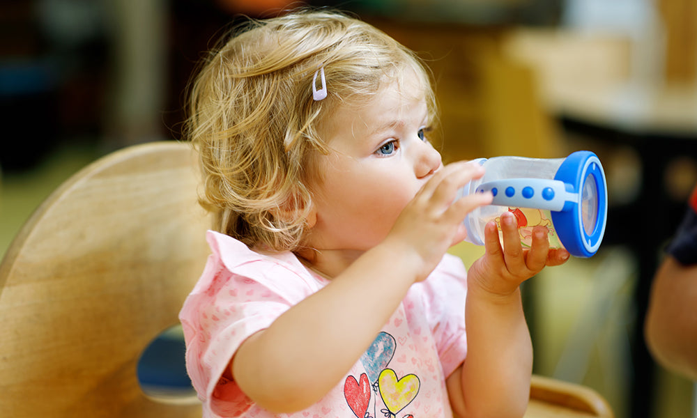 Quanta acqua devono bere i neonati e i bambini in estate?